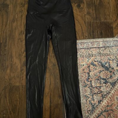 Large Jane And Bleecker Faux Leather Black Leggings Euc Pristine!